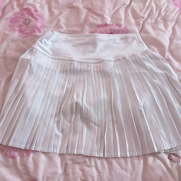 Dresses & Skirts - White tennis skirt (with pockets)